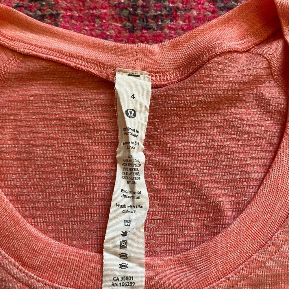 lululemon swiftly tech short sleeve 2.0 - Picture 3 of 3